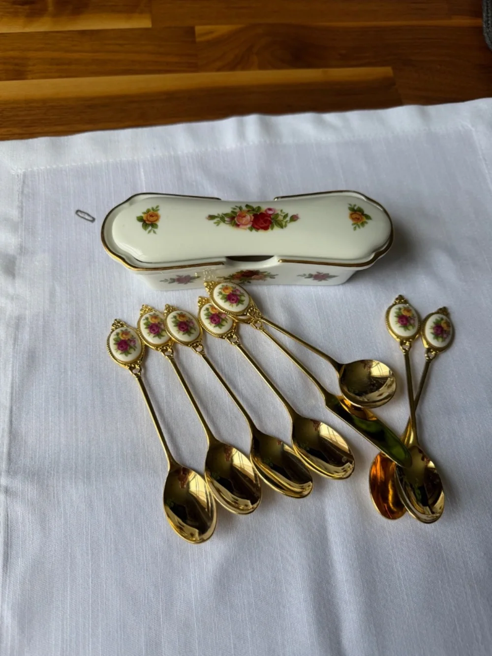 Vintage Gold Tone 14pc Tea Spoon Set in Old Country Roses Style with Caddy